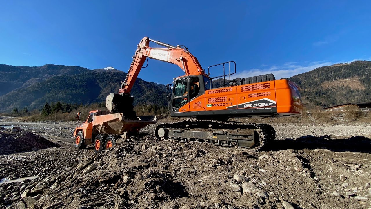 Il primo escavatore Doosan DX350LC serie 7 in Italia