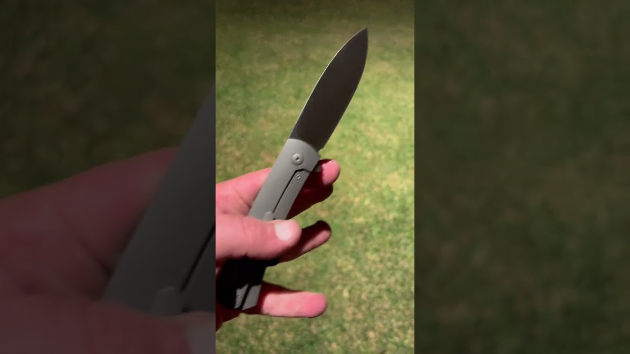 The Ray Laconico Keen&rsquo;s full flat grind & buttery smooth action makes it easy to reverse flick open!