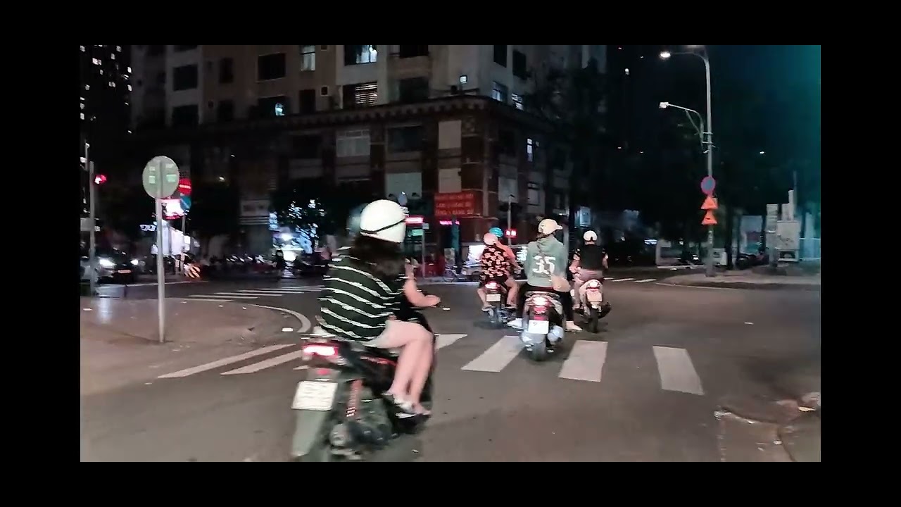 擁有同理心嘅購物者。“An empathetic buyer” 👍