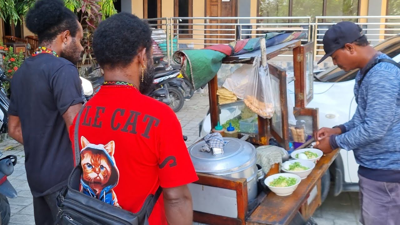 Seblm balik mkan bakso