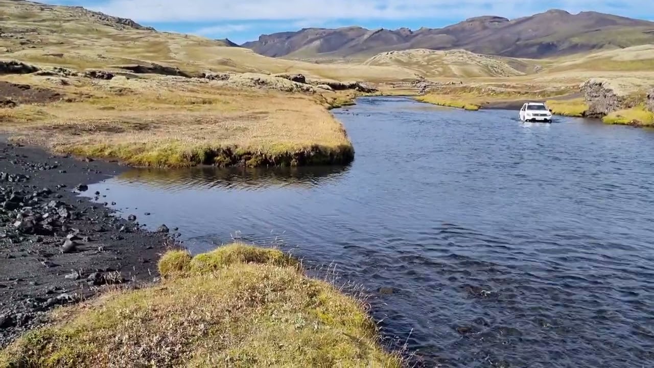 Eldgj&aacute;.  Fjallabaksleid Nyrdi.  F208 river crossing. Iceland.