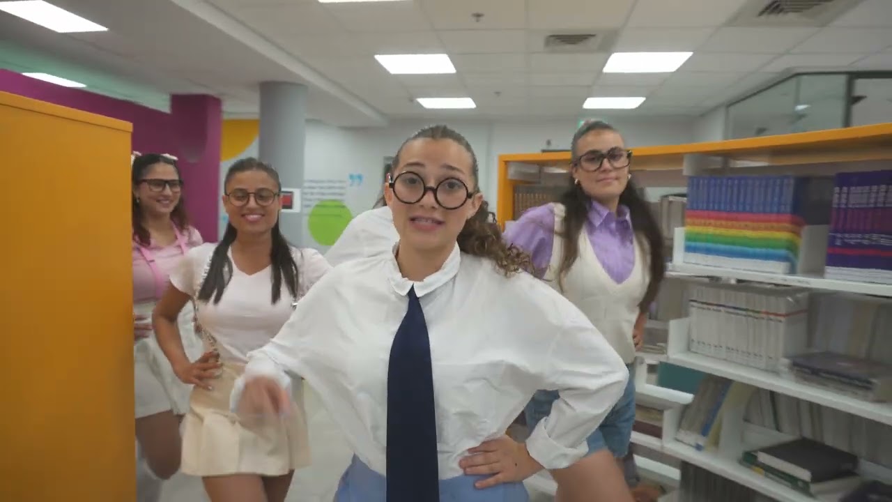 להקת נווה עוז - רק תצאי מהמסגרת (קליפ ספרייה)