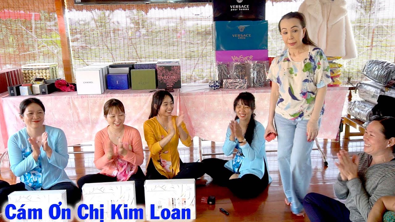 Buổi Tặng Quà Tràn Đầy Yêu Thương từ Tấm Lòng Của Chị Kim Loan dành Cho Nhóm và Kênh Vân Nguyễn
