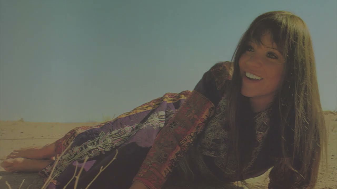 MELANIE SAFKA dust in the wind