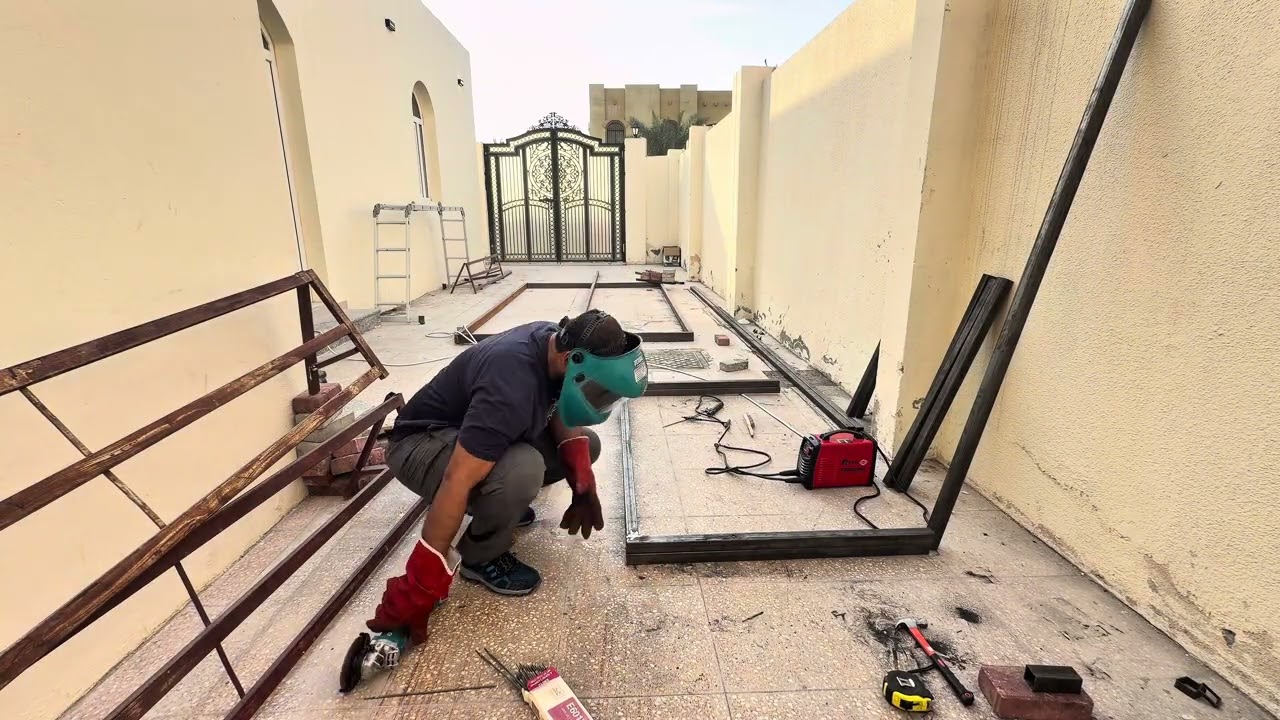 الجزء الأول تصنيع طاولة عمل 