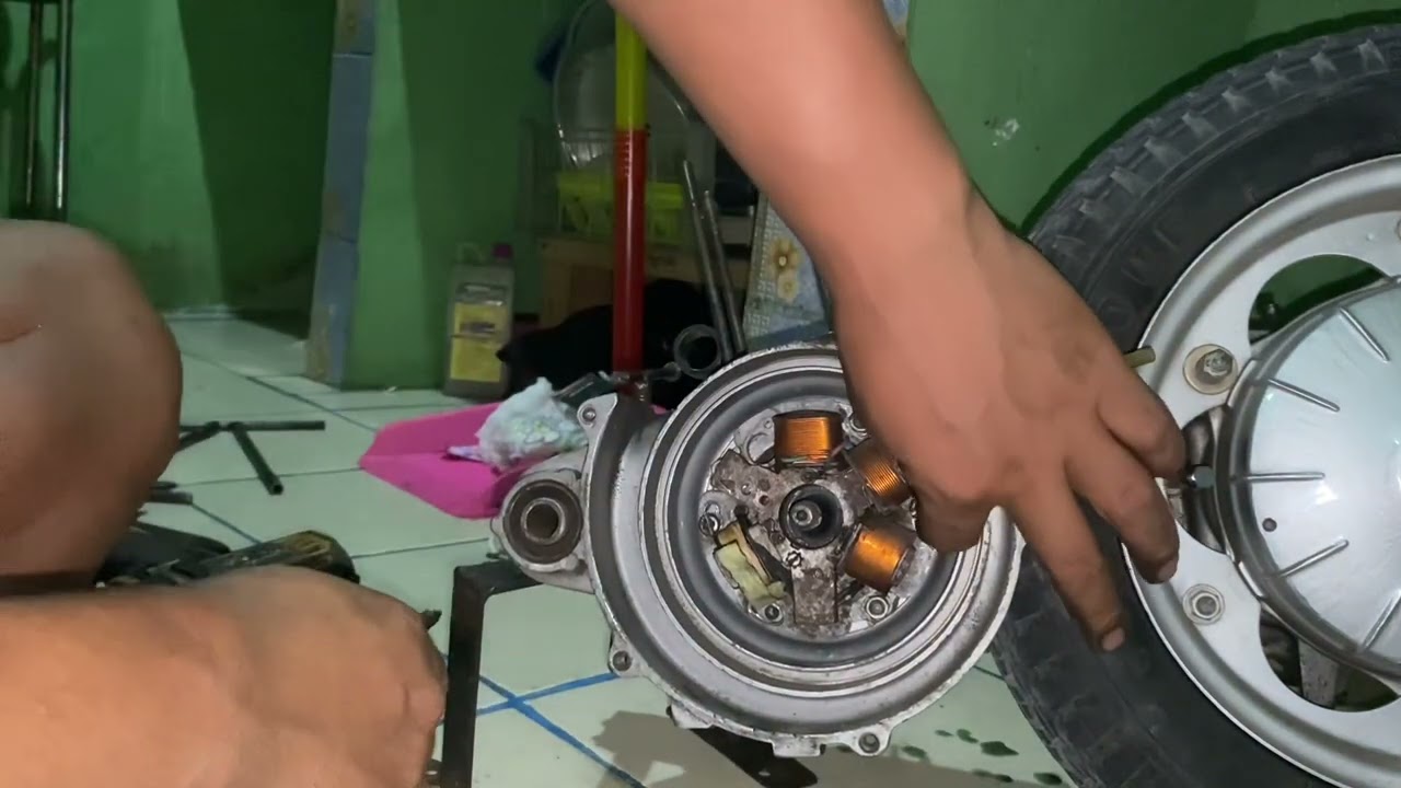 Bongkar mesin llambretta j125 part 2