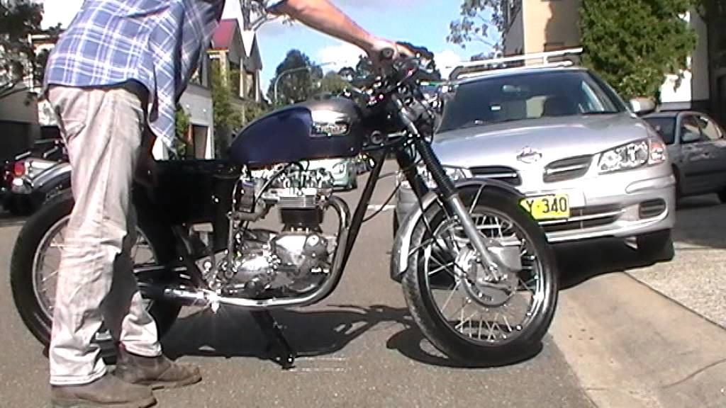Kickstart 1971 Triumph Bonneville with T140V