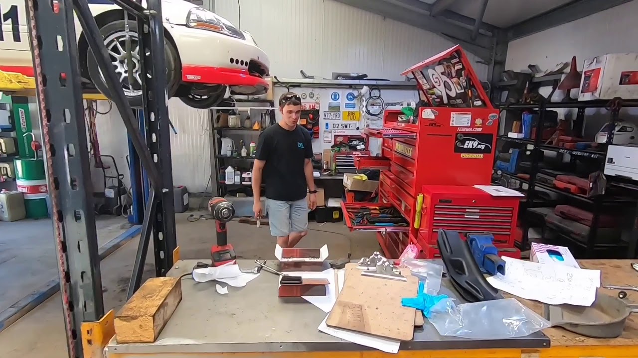 Combe Countdown Race One - Crashes, Modifications and Trophies Honda Civic EK9 B18c Castle Combe