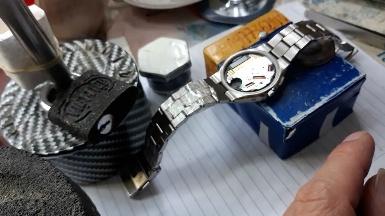 đồng hồ Citizen năng lượng của bác Thắng ở Hà Nội liệu có phải hết pin ????