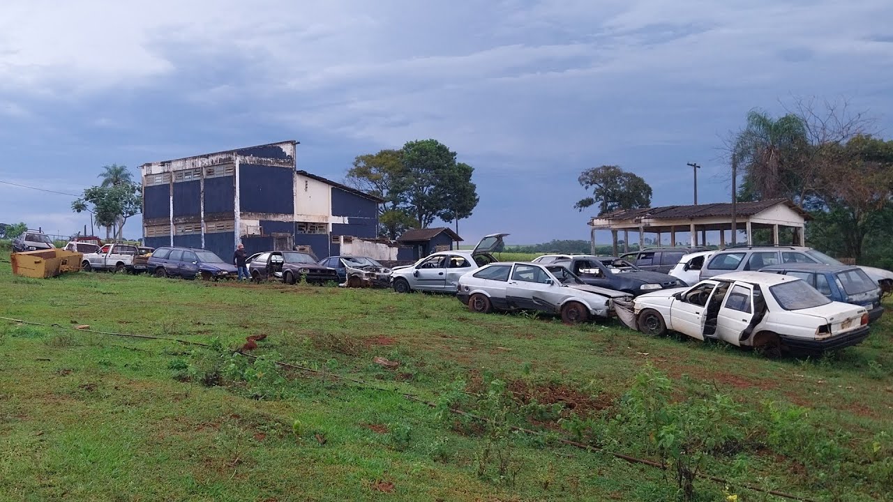 FERRO VELHO DO DINDA JÁ  ESTA FICANDO LOTADO DE CARROS 