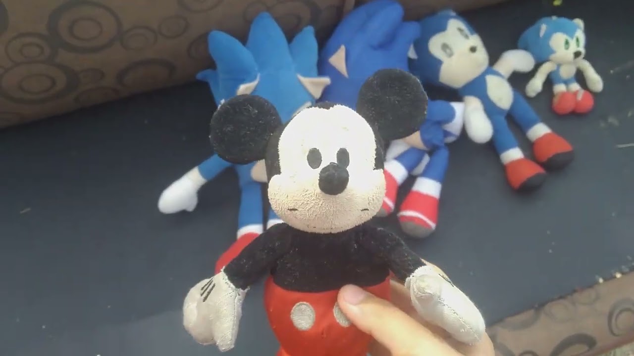 mi coleccion de peluches de sonic
