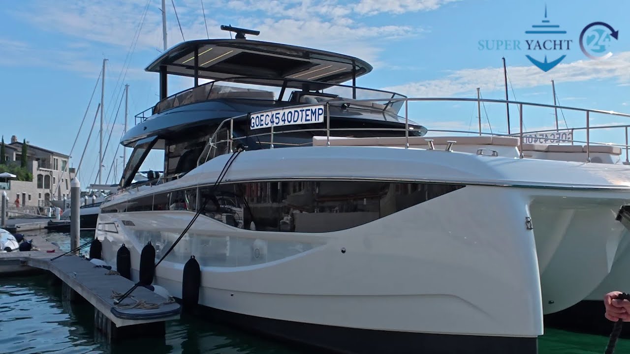 La prova in mare del Prestige M7, il catamarano a motore che riduce consumi e rumori