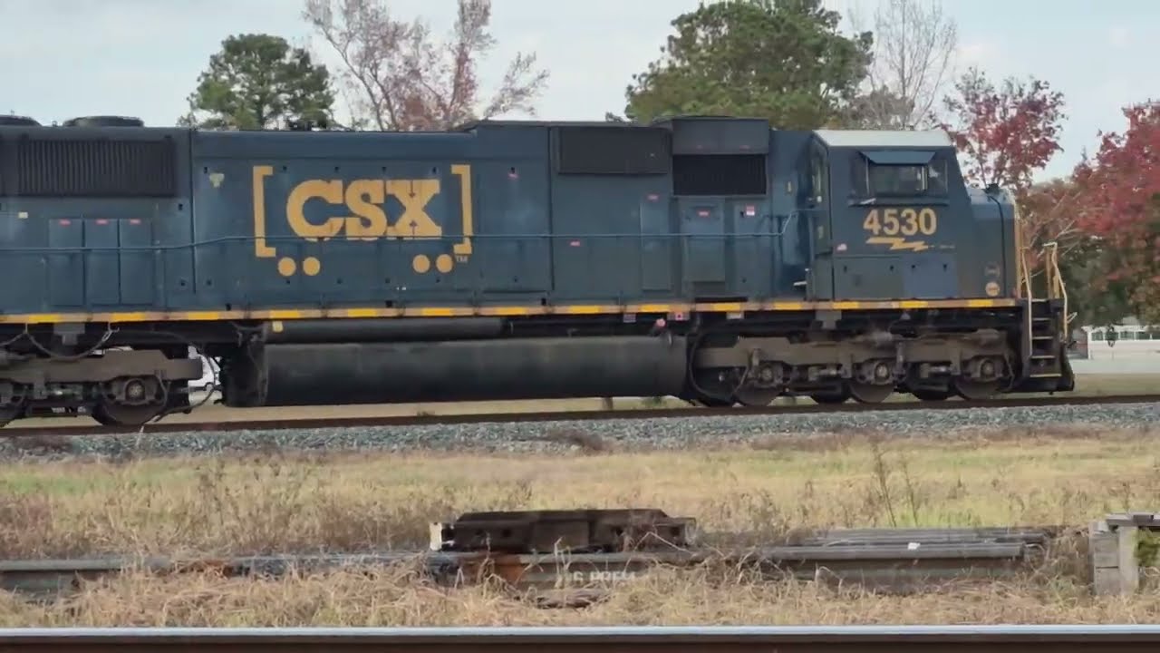 CSX train M58318 heads North as it takes the wye track with a 70Mac in the lead