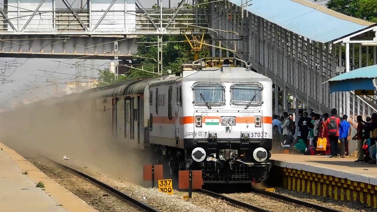 Dust Raising KAMAKHYA AC Express Skips Hoodi