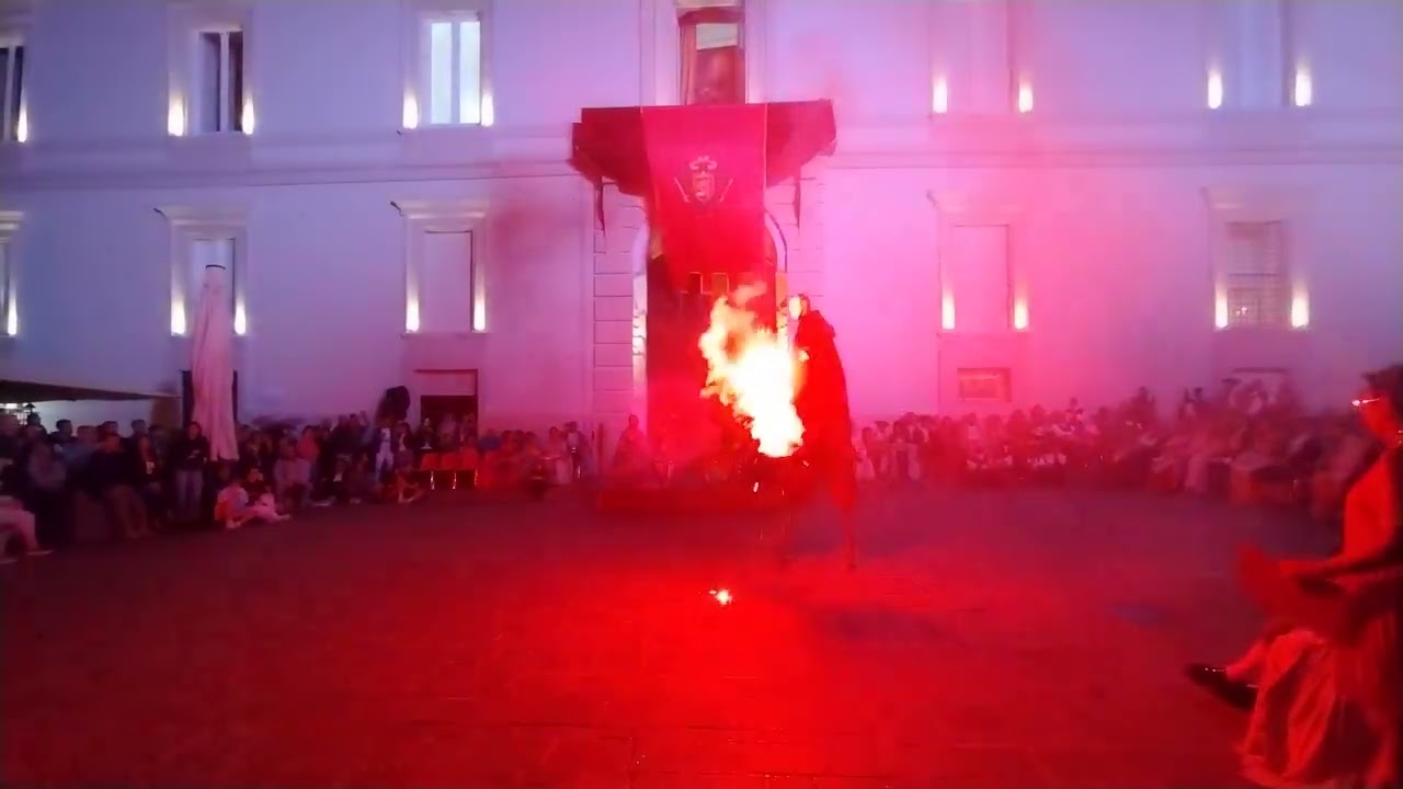 Lo spettacolo dei mangiafuoco alla 37esima edizione del Toson d’Oro a Vasto 