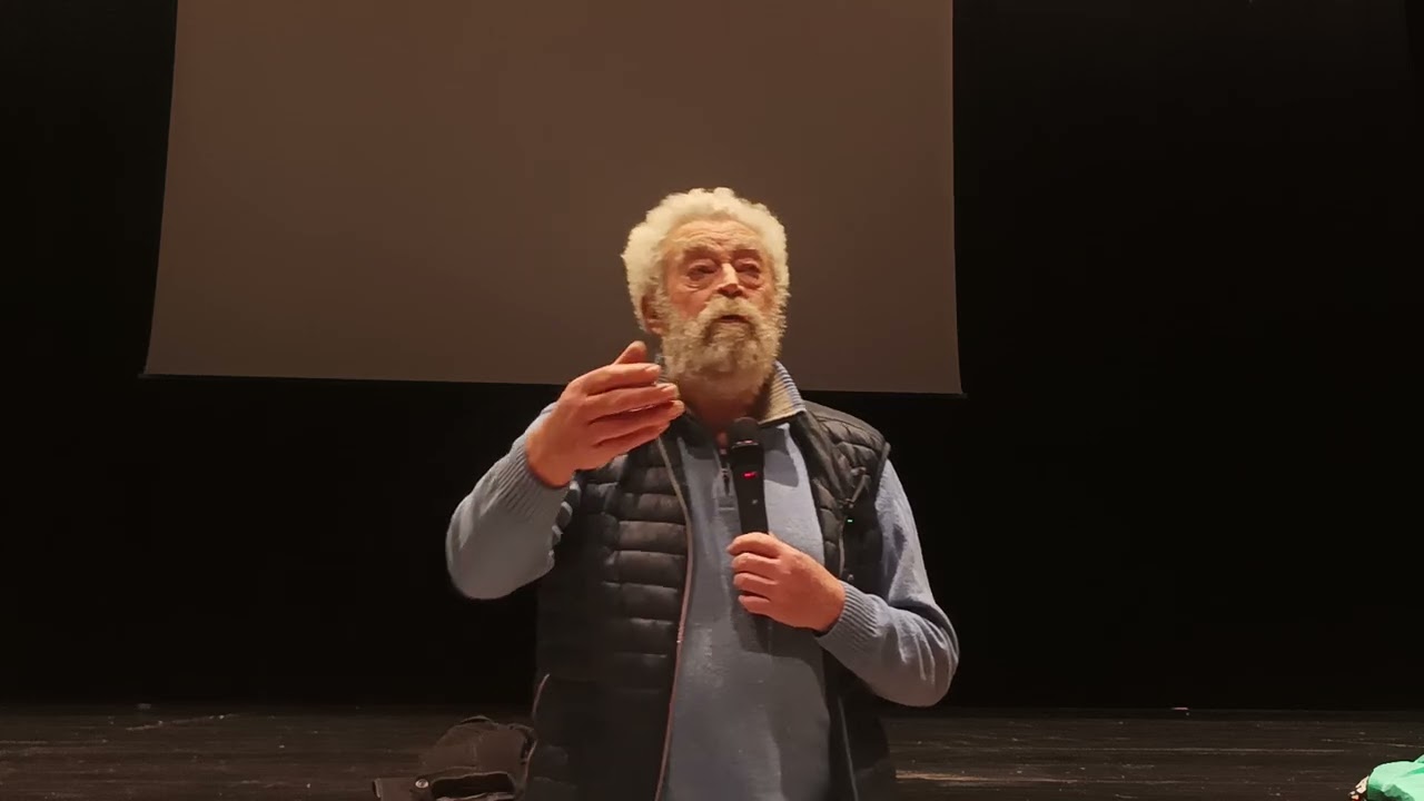 01 Abaoe 2000 cheñchet an traoù en Ilizoù displeget gant Yvon Abiven