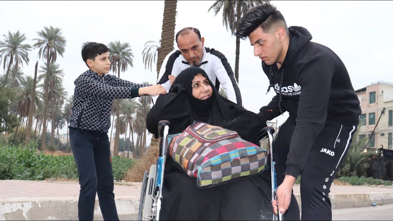 فلم قصير اخوان يطردون امهم بشارع قصه واقعيه 💔