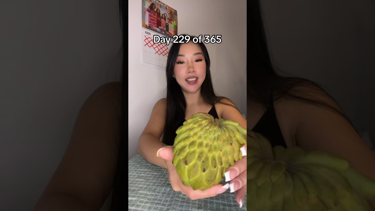 Trying a CUSTARD APPLE for the first time 😍🍏🍎 #shorts #exoticfood #custardapple #mukbang