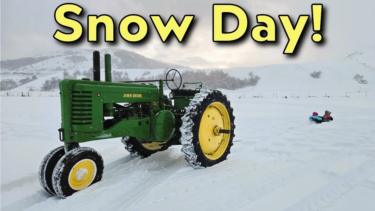 Играем в снегу с трактором John Deere!