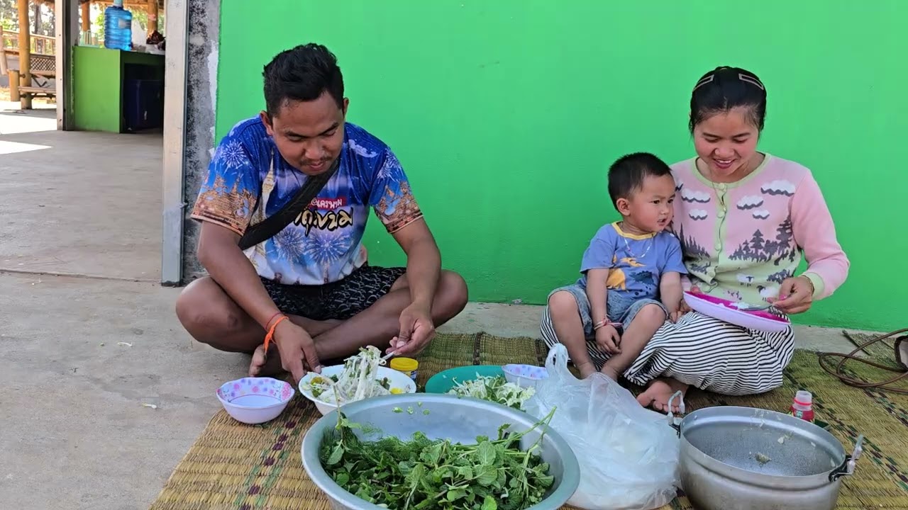 จัดข้าวปุ้นถ้วยใหญ่ๆแบบจุใจไปเลย