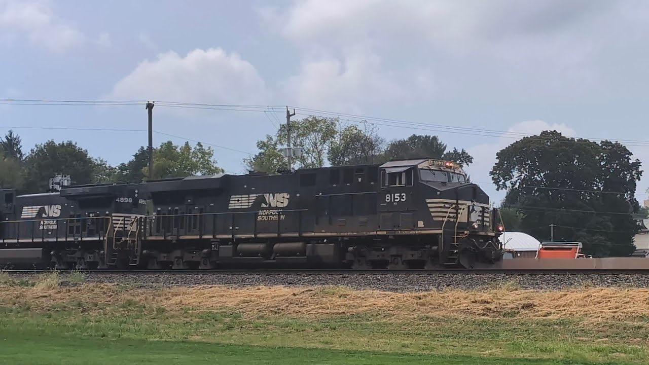 Fall Trains in Emmaus, PA w/ NS 8025 - 9/24/25