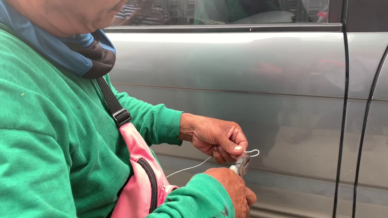 PAANO BUKSAN ANG NAKALOCK NA SASAKYAN LESS THAN ONE MINUTE