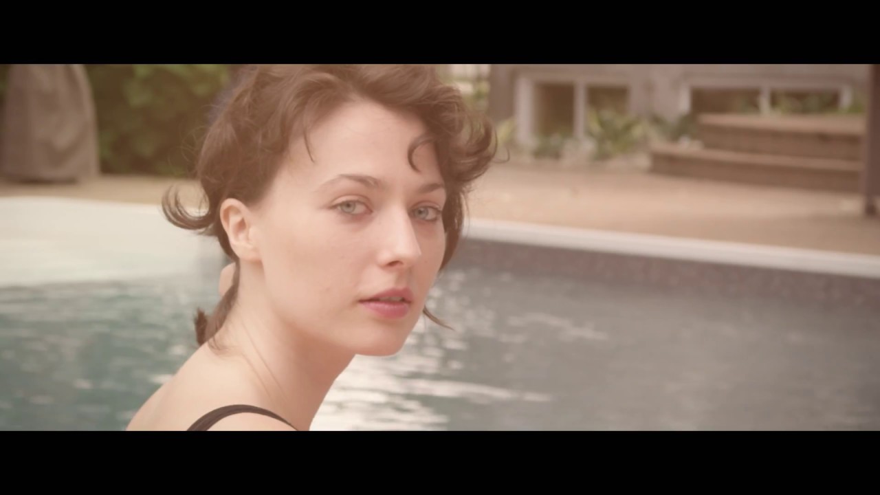 Aliocha Schneider - Crystal Pane [Official video]