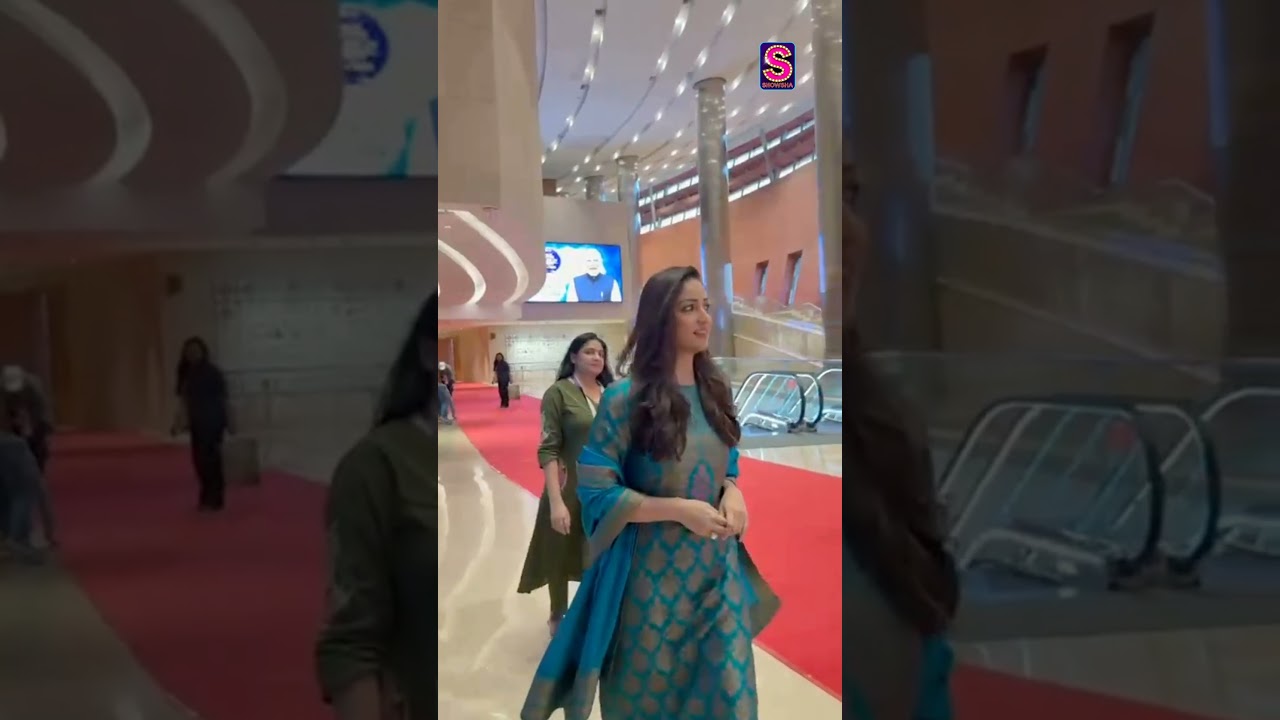 Yami Gautam Makes Poised Entry at The Rising Bharat Summit 2026 | Entertainment | N18S