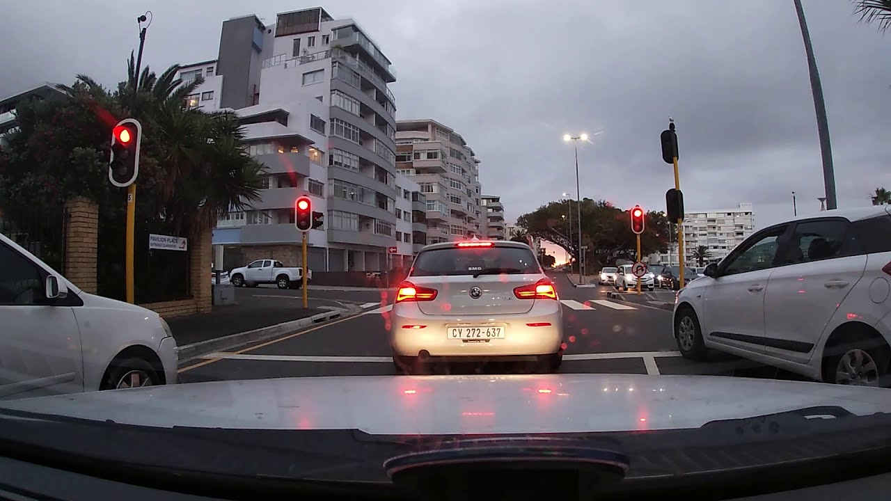 WATERFRONT DRIVING TO SEA POINT - CAPE TOWN.