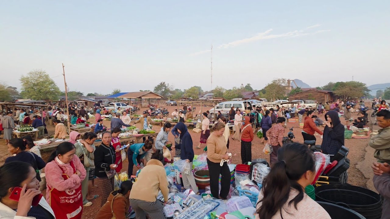 #เที่ยวลาว ตลาดเช้าเมืองใชบัวทอง วิถีชุมชนคนภูไท #บรรยากาศการเดินทาง บ่ายๆตลาดชนเผ่า #สาวลาว #สปปลาว