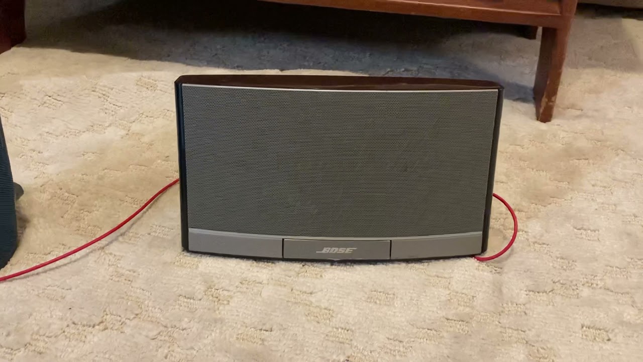 Bose Sound Dock Portable VS JBL Xtreme 2! Bass test.