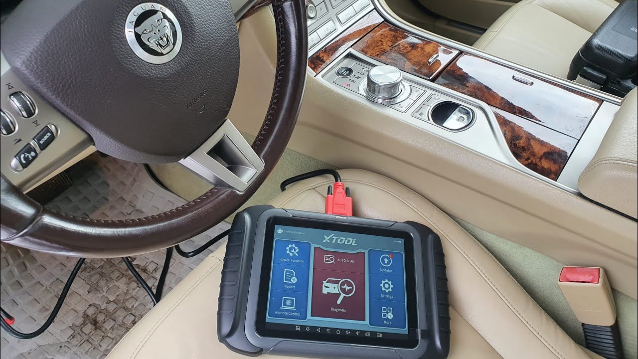 Xtool D8 on Jaguar XF Actuation Test /Walk through / Scanning / Live Data