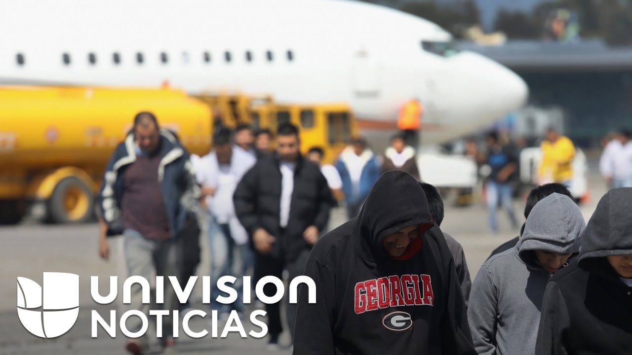 ICE Air, la aerolínea con agentes en vez de azafatas en la que deportan indocumentados en EEUU