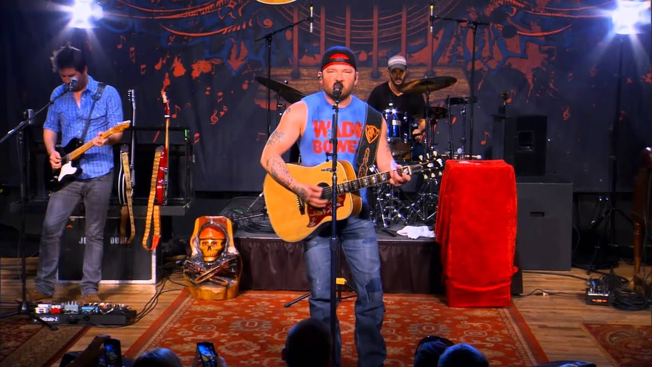Stoney LaRue Performs 