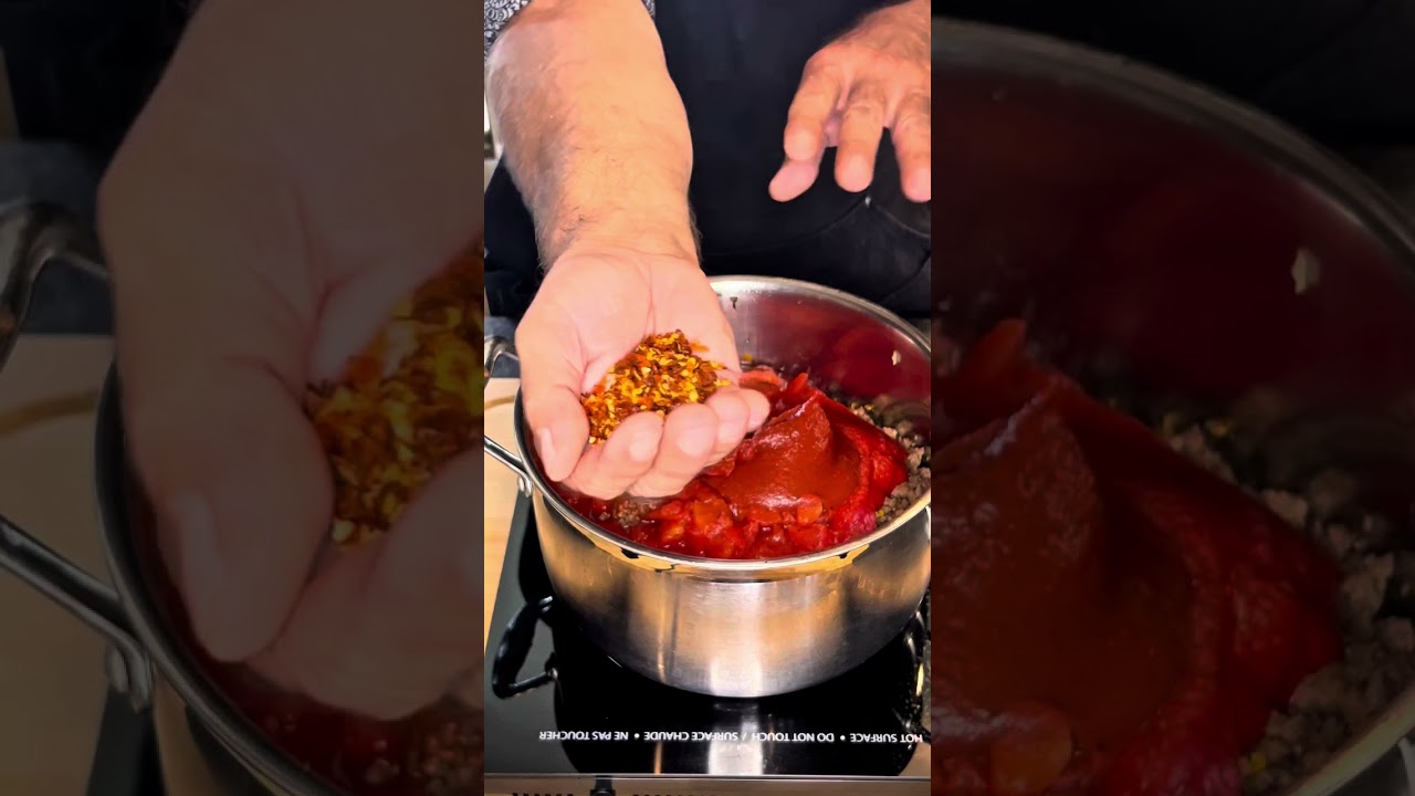 Sauce à spaghetti Québécoise surprise…😋 #recettefacile #sauce #pâtes #classic 