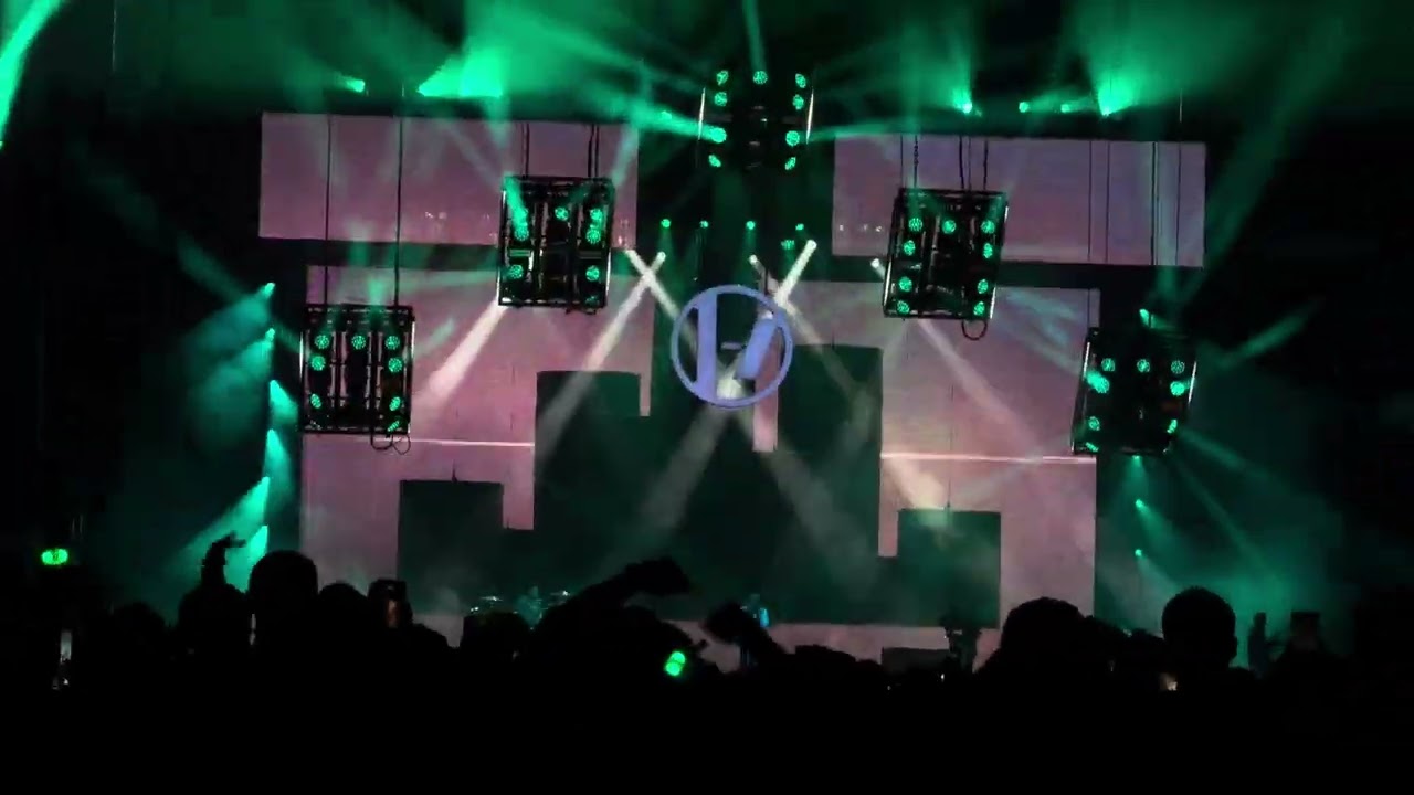 Tally (First Live Performance) | Twenty One Pilots at Hersheypark Stadium
