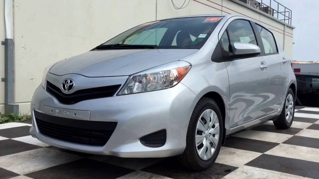 2014 Toyota yaris hatchback LE w/ Bluetooth/satellite radio!