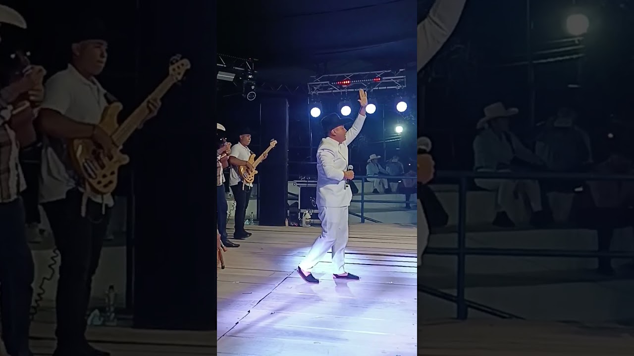 Он занял первое место в категории "громкий голос" на фестивале в Арауке, но его воображение его о...