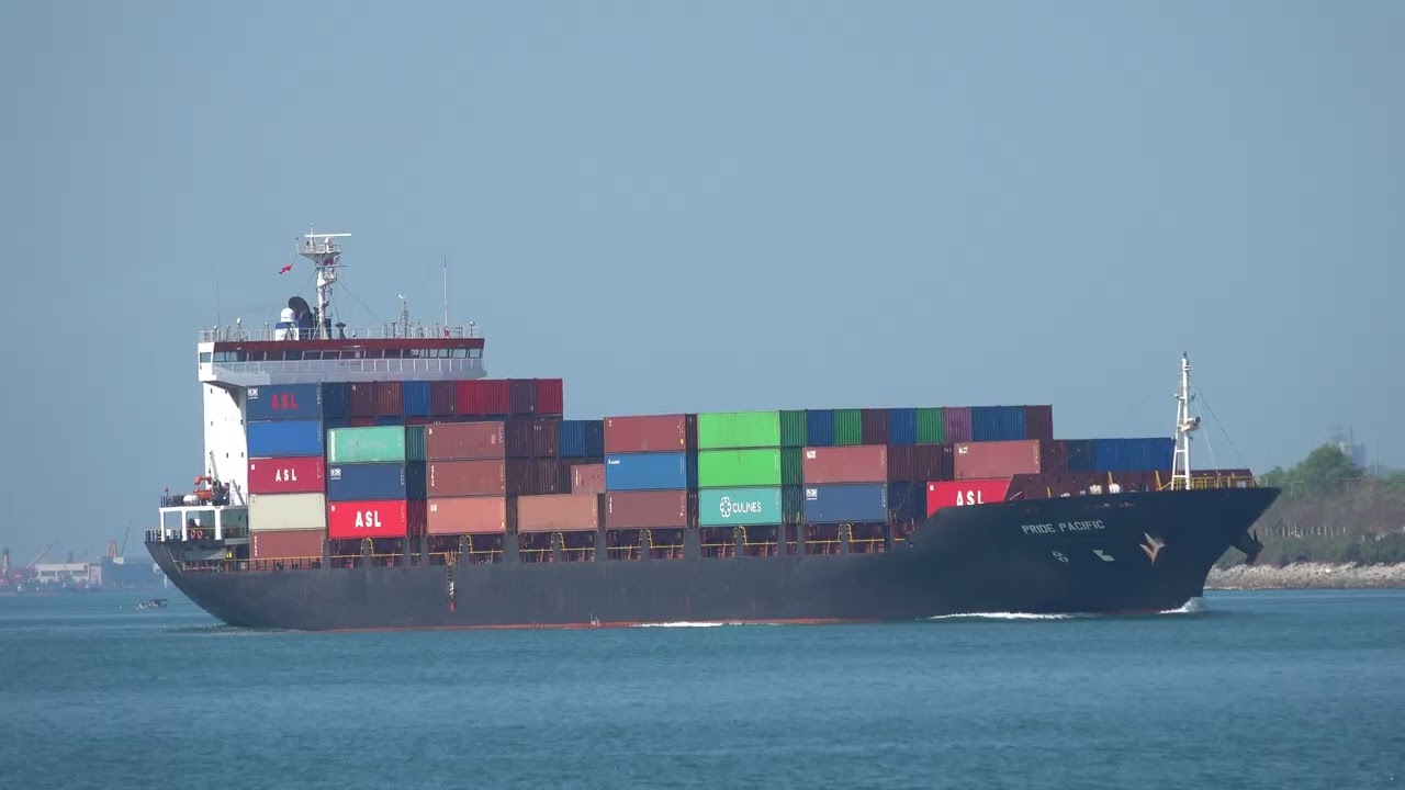 Container Ship《PRIDE PACIFIC》Crossing the  Ma Wan Channel in HK 20260211_C0015