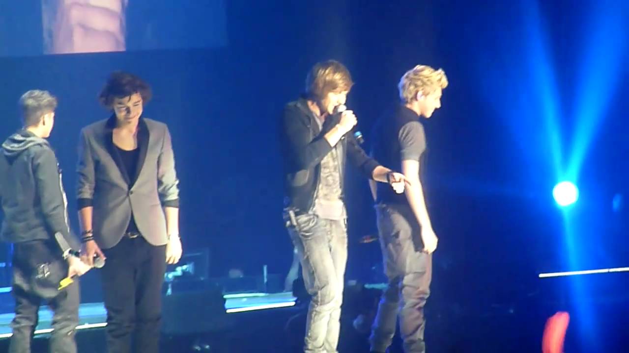The X Factor Tour Live in Belfast - One Direction (Kids In America) 26-02-11