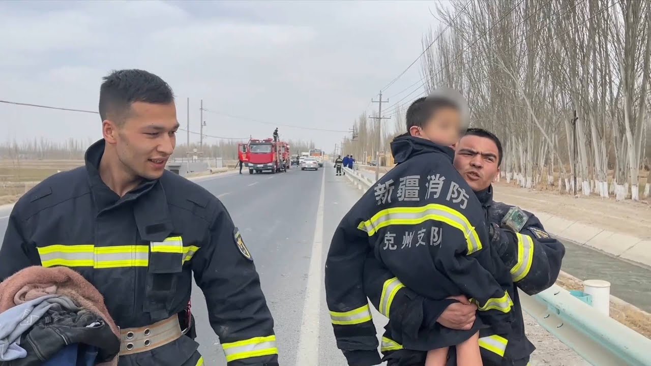 GLOBALink | Firefighter jumps into cold water to save boy in NW China's Xinjiang