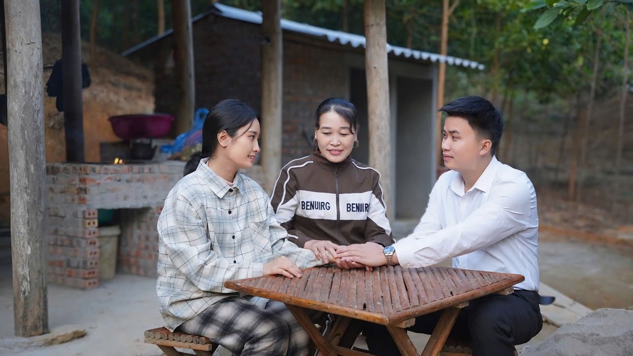 What happens when CEO Don's mother shows up at Tu Hoa's house? Is it to bring them together?
