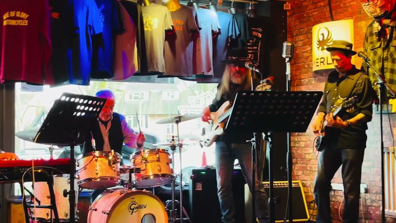Sue Fear with LIFE … live at Downstair Chas Mann’s on Sunday 22nd February 2026.