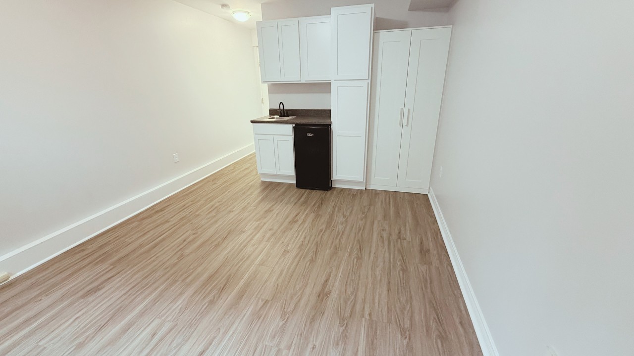 Unit C at 1532 Vernon | Bachelor Apartment for Rent | Vernon Apartments | AR Webber Properties