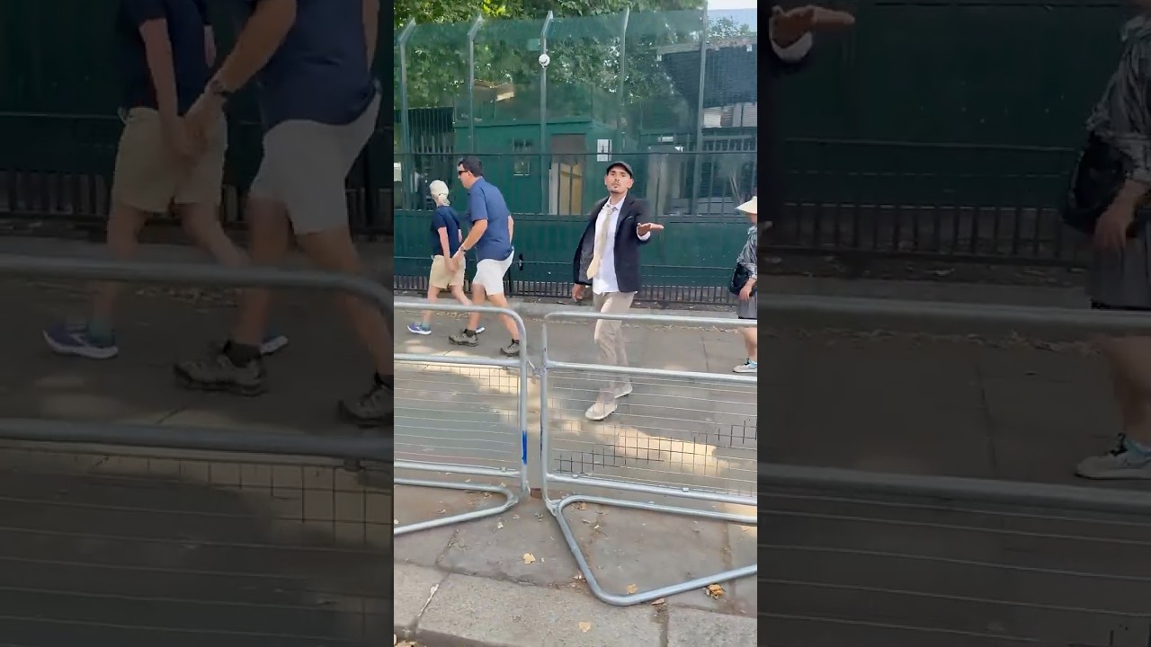 Я его видел не в первый раз. Но это был последний раз, когда он кого-то плюнул! #карманники #лондон