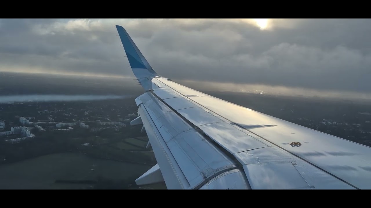 Eurowings Airbus A321Neo D-AEEB landing Hamburg Airport