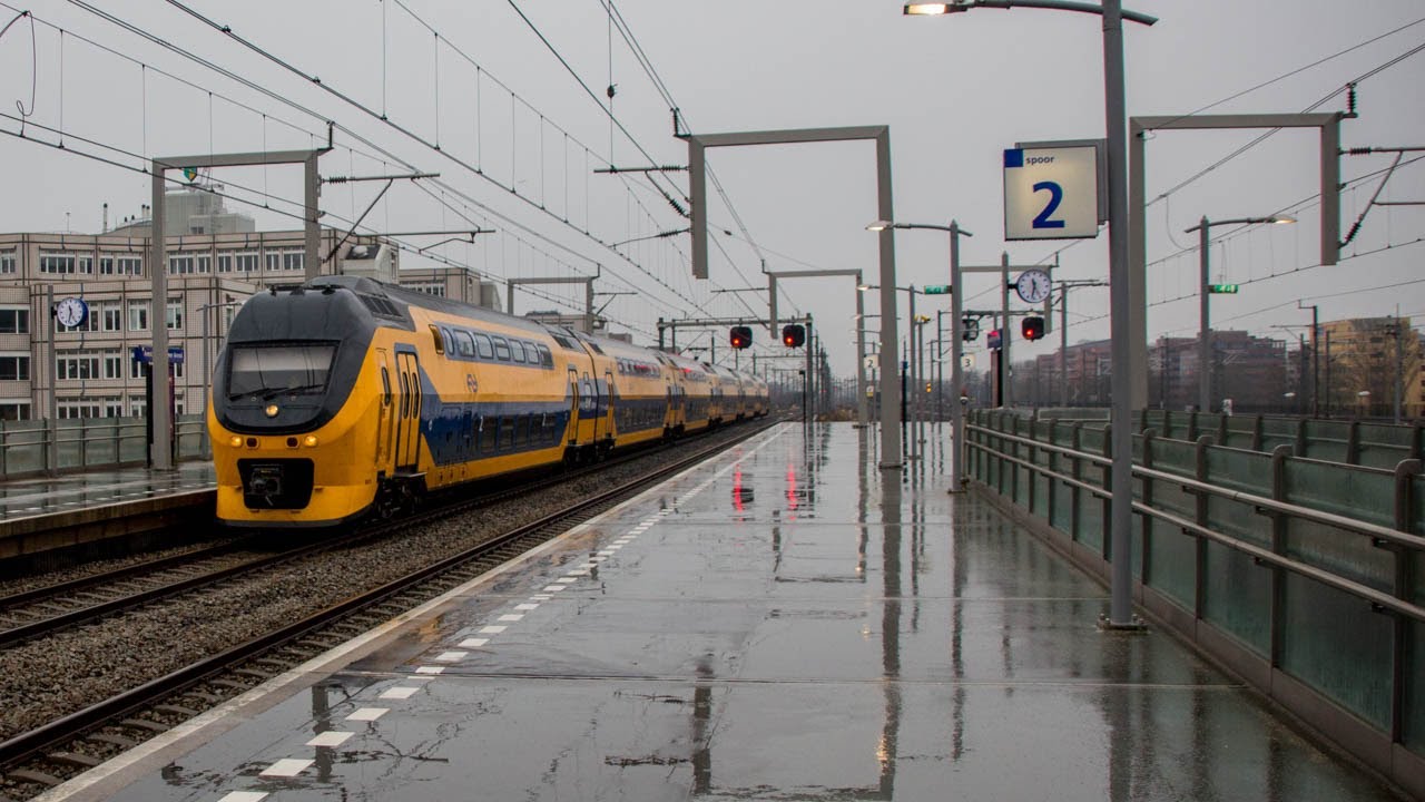 VIRMm 8615 passing through Amsterdam Bijlmer-ArenA | 23 December 2018