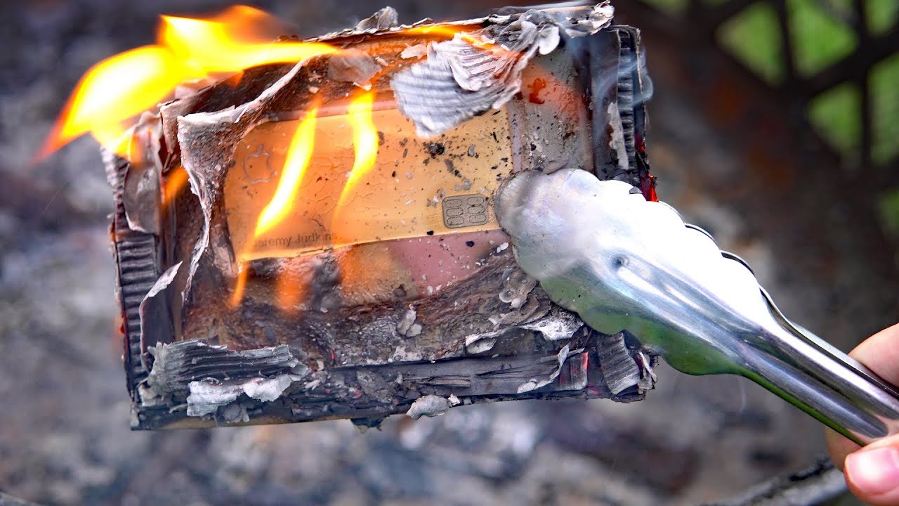 The TITANIUM Apple Card is NOT FIREPROOF !