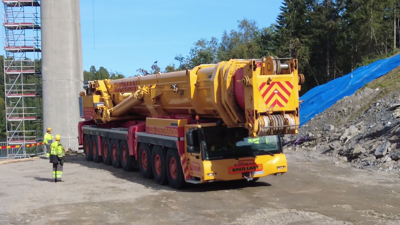 Liebherr LTM 1500 on the road to..