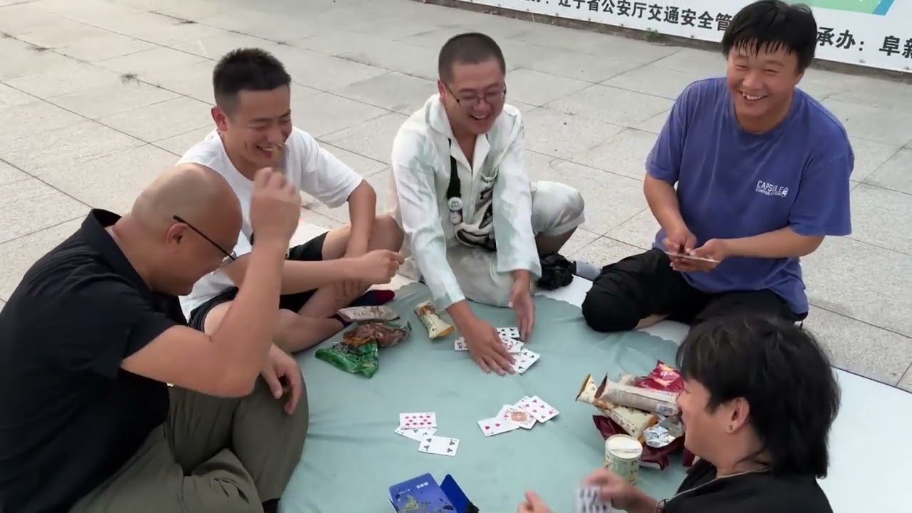 男人快乐基地，离开影棚去户外野餐，回来后通宵开黑打游戏